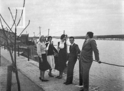 Grupo en puerto
