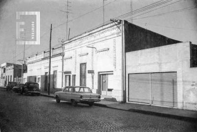Calle Ameghino entre Italia y 25 de Mayo, vereda par