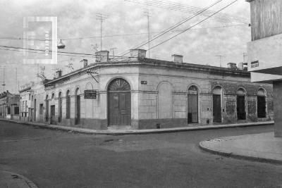 Esquina este de Pellegrini y 25 de Mayo