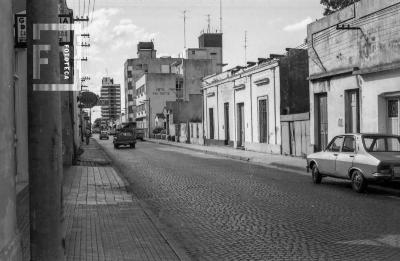 Calle Italia entre Garibaldi y Ameghino, vereda par