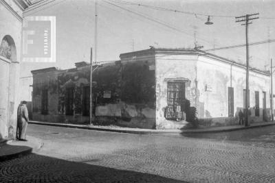 Esquina oeste de Ameghino e Italia, demolición casa de la familia Arámburu