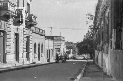 Calle Guardias Nacionales hacia Guruciaga. Casa de alto, ex panadería Dubarry