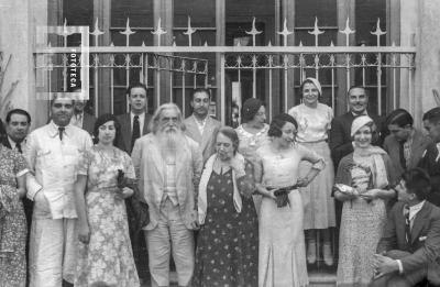 Grupo en exterior Castillo de Obligado con Francisco Soto y Calvo