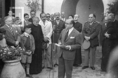 Acto en Casa del Acuerdo. Walter Sigfrido Cartey disertando