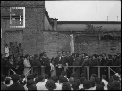 11 de septiembre de 1933, inauguración calle Guruciaga, Intendente Diego Vila disertando