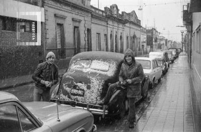 Nevada de 1973 en calle 9 de Julio entre Nación y Mitre