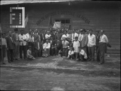 En Tiro Federal, 1934, grupo junto al polígono