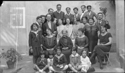 Celebración 25º aniversario Olivera Córdoba como médico. Grupo familiar y amigos.