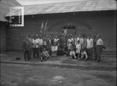 En Tiro Federal, 1934, grupo junto al polígono