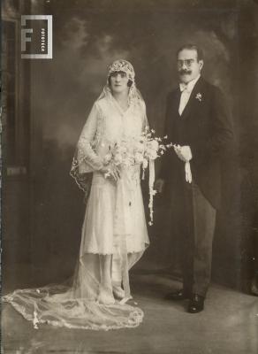 Delfina Clara Perotti de Pérez y esposo (casamiento 21/12/30)