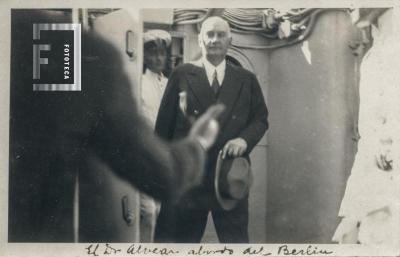 El Dr. Alvear a bordo del Berlin