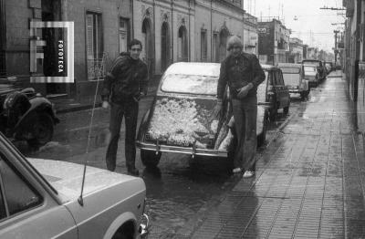 Nevada de 1973 en calle 9 de Julio entre Nación y Mitre