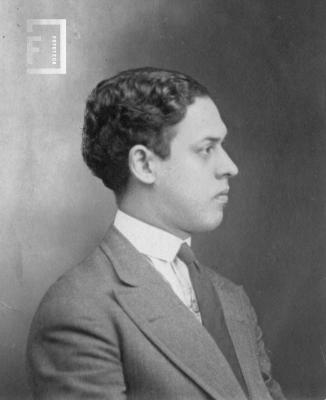 Retrato de perfil de José E. De la Torre (joven)