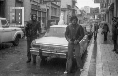 Nevada de 1973 en calle Nación y Urquiza. Muñeco de nieve