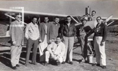 Grupo de pilotos en Aeroclub