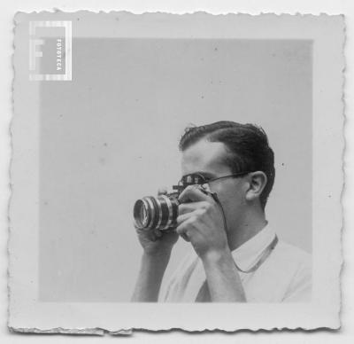 César Carlos Bustos con su cámara