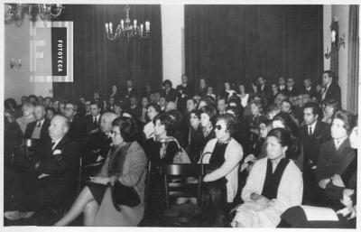 Sala auditorio con asistentes