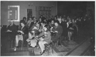 Sala auditorio con asistentes