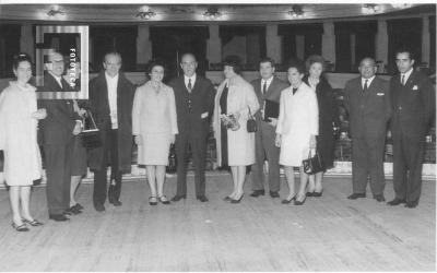 Grupo de Rumbo con el pianista Witold Małcużyński en el Teatro