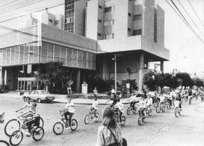 UOM, bicicleteada frente al Sanatorio