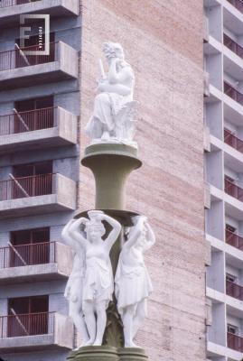 Detalle fuente decorativa Plaza Mitre