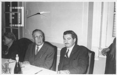 Jorge Luis Borges y Duilio Cámpora en cena