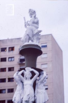 Detalle fuente decorativa Plaza Mitre