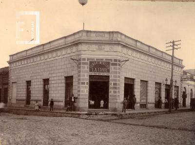 Casas de comercio en esquina