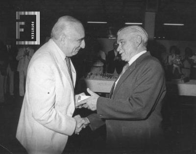El ingeniero Rubén Nadal recibe distinción de manos del Gerente General