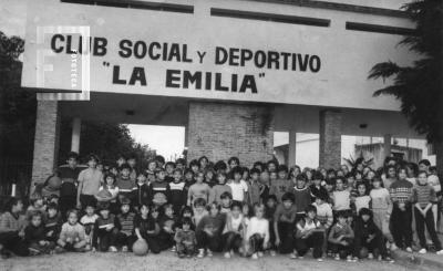 Grupo de niños en Club Social y Deportivo La Emilia