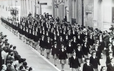 Desfile alumnas Colegio Misericordia