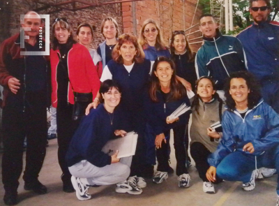 Grupo de profesores Educación Física en encuentro deportivo escolar 