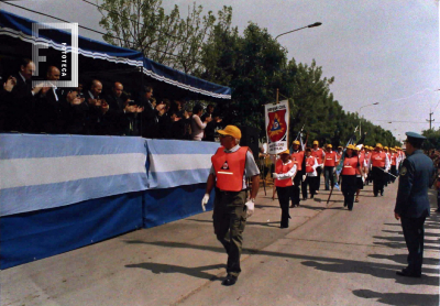 Participación de Defensa Civil en desfile 25 de Mayo