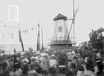 Quiosco del Molino Holandés en la kermesse de 1912, Club de Regatas