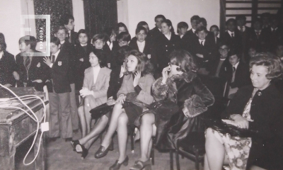 Grupo alumnos y autoridades