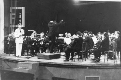 Orquesta en Teatro Municipal. Lorena Barile.