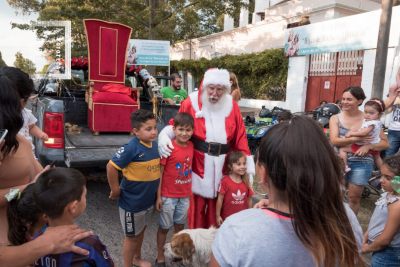 Papá Noel recorre el centro en San Nicolás - Caravana navideña