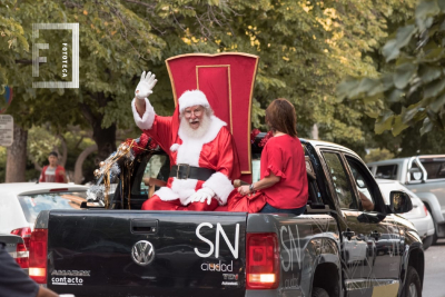 Papá Noel recorre el centro en San Nicolás - Caravana navideña 