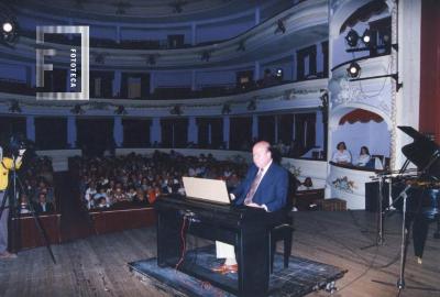 Hugo Giménez en Teatro Municipal