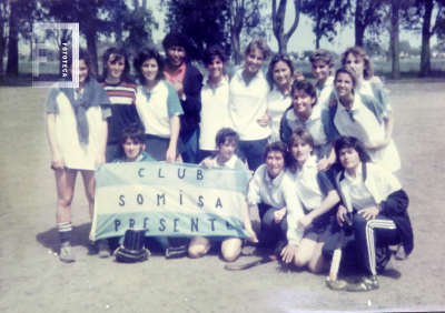 Jugadores Hockey con bandera Club Somisa Presente