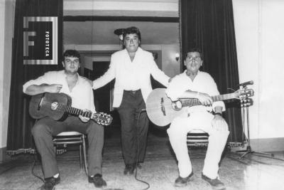 Tango en el Hall del Teatro. Antonio "Cacho" Baños