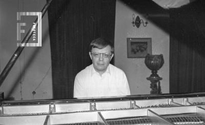 Hugo Goldenzweig, pianista, en Asoc. Rumbo