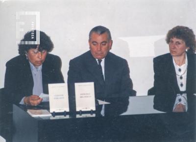 Marta Schofs de Maggi, Miguel Julio Perret y Marta Ruffini en presentación libro "Estigmas del fuego"