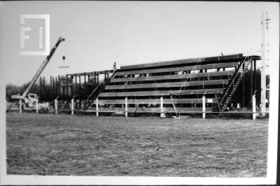 Construcción tribuna - Cancha Club Somisa