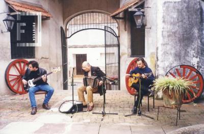 Esteban Lolo, Lionel Acuña y Tucán Barauskas, en Museo Chervo