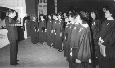 Coro en Teatro Municipal. Función de Gala