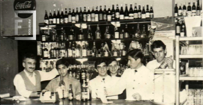 Mozos de la cantina del club 