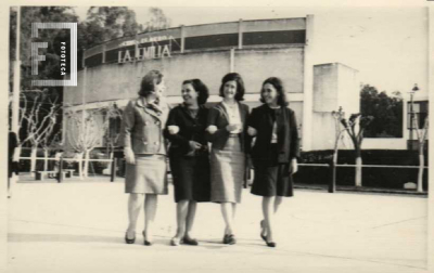 Amigas en el club 
