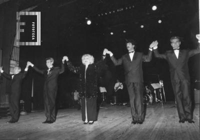 Estela Raval y Los Cinco Latinos en Teatro Municipal