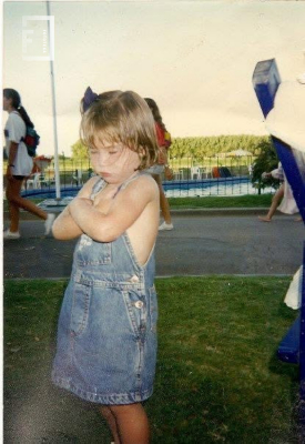 Niña en el club 